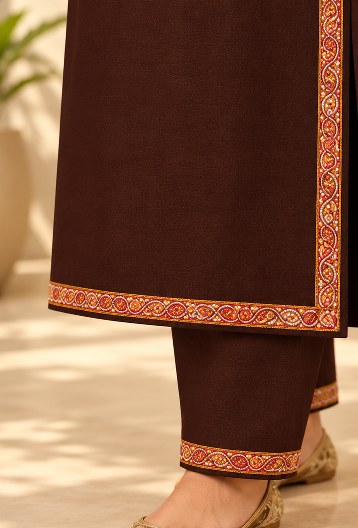 Set of 2: Chocolate Brown Cashmilon Kashmiri Embroidered Lace Phiran & Pant Set パンツ M