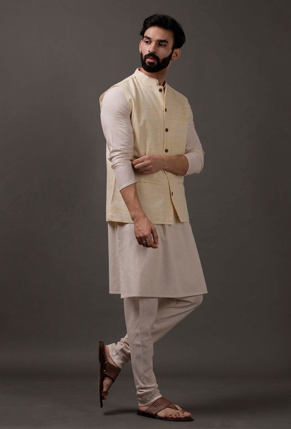 Set of 3: Beige Kurta Pajama with Yellow Waist Coat サイズ 48