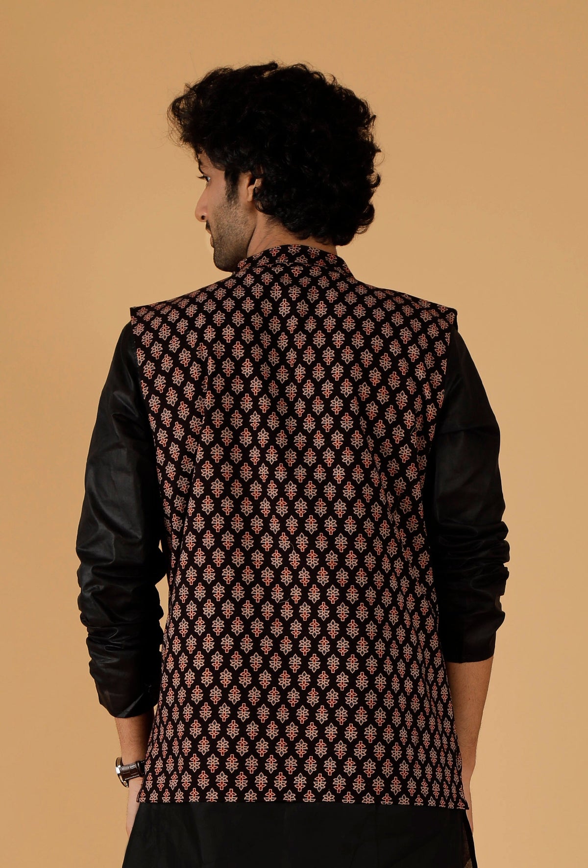 Black Ajrakh Print Cotton Sleeveless Nehru Jacket With Pockets サイズ 46