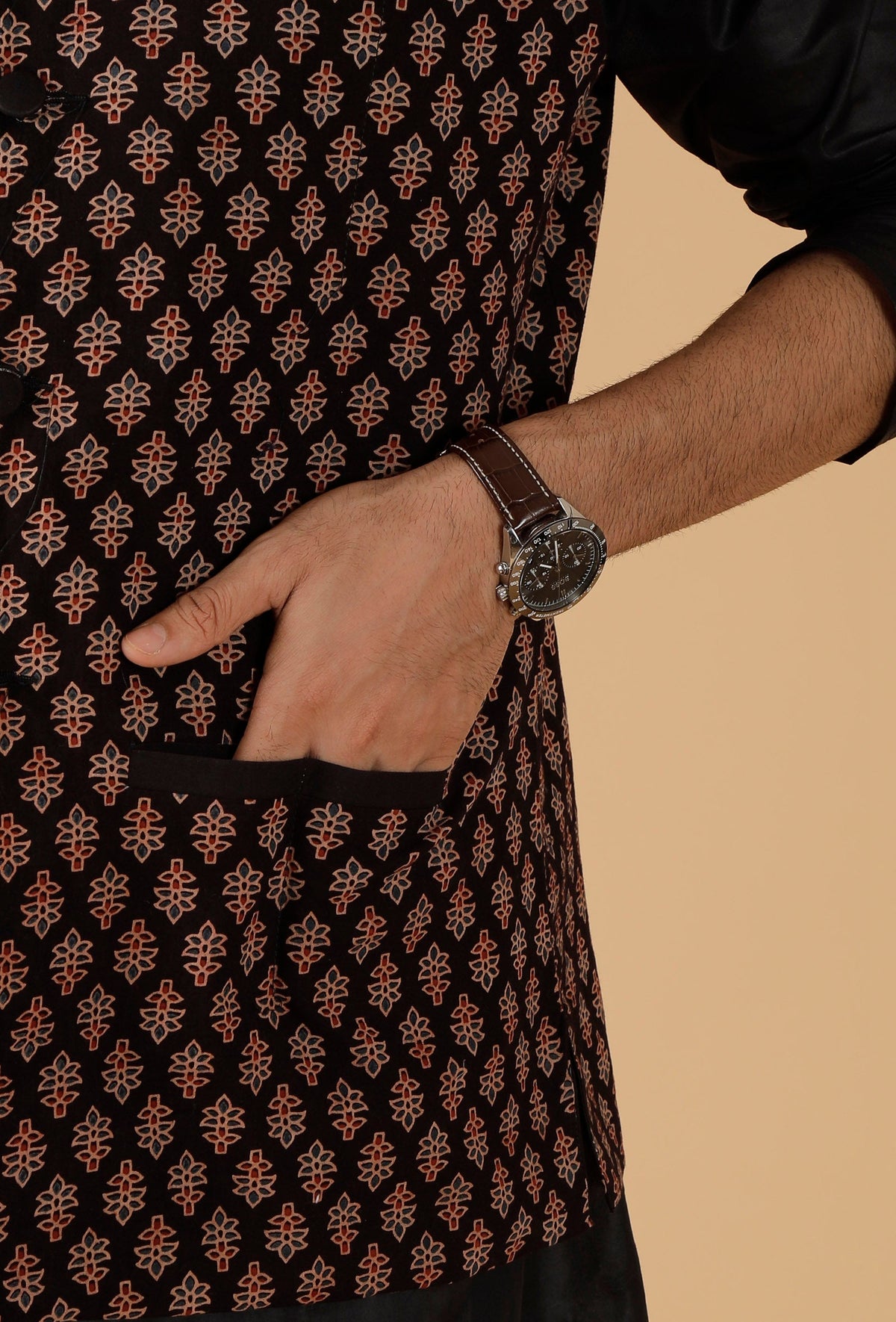 Black Ajrakh Print Cotton Sleeveless Nehru Jacket With Pockets サイズ 46