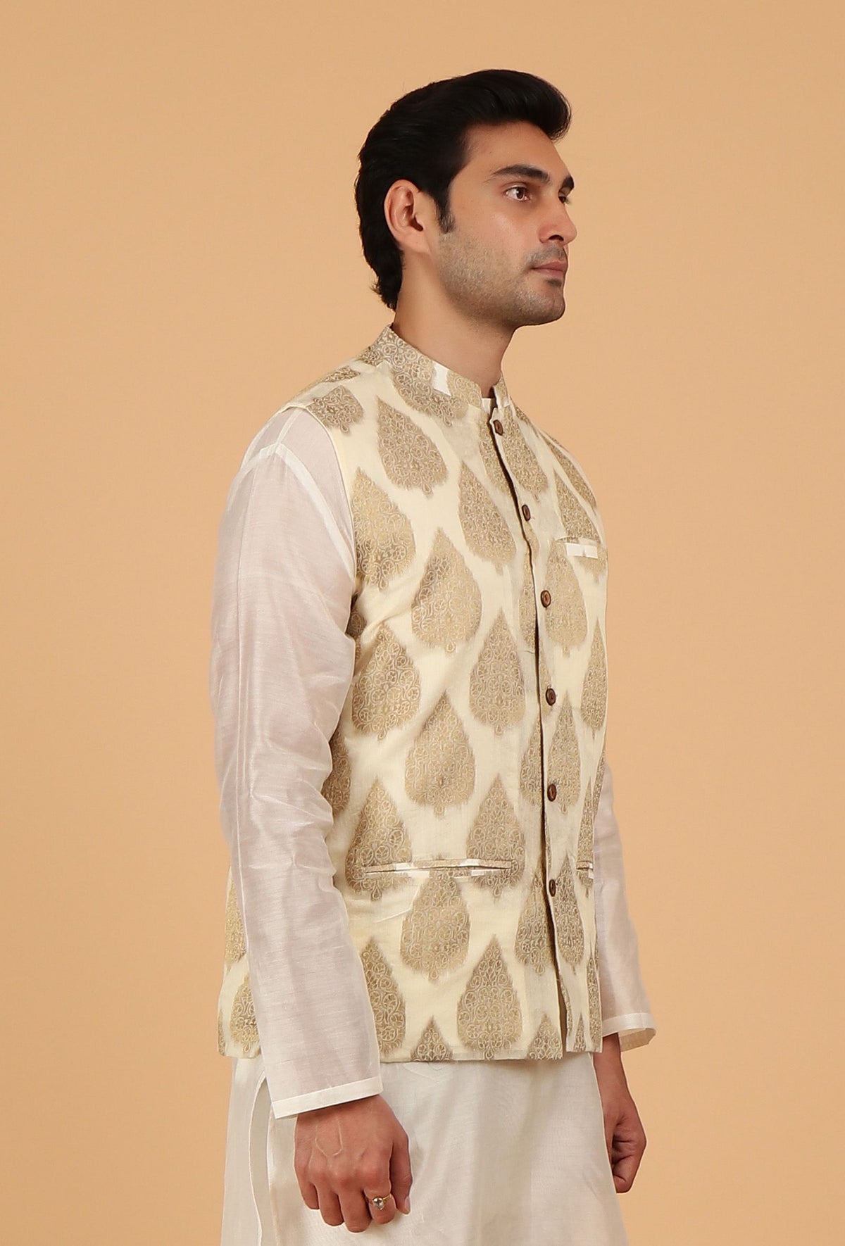 Cream Brocade Sleeveless Nehru Jacket サイズ 36