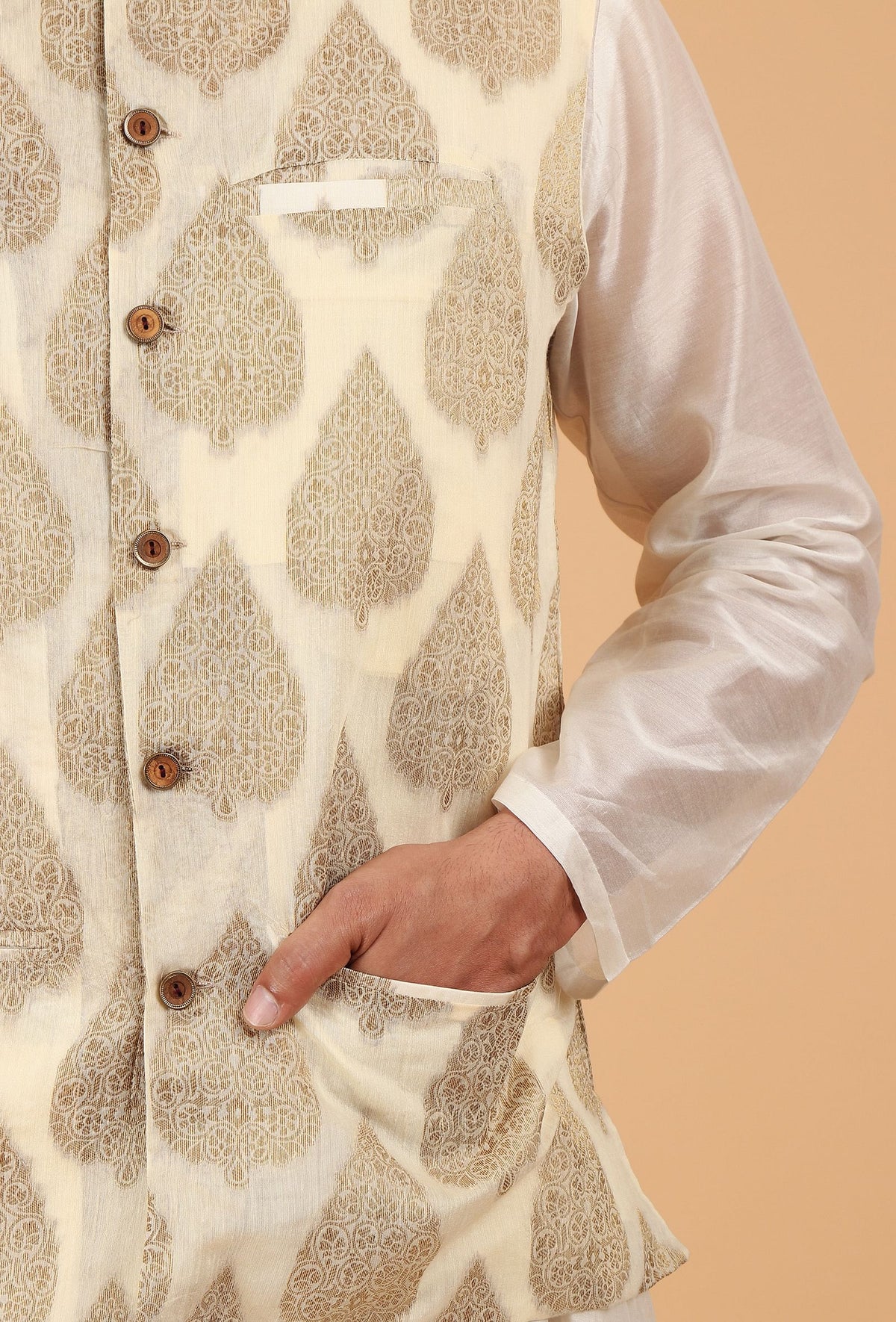 Cream Brocade Sleeveless Nehru Jacket サイズ 36