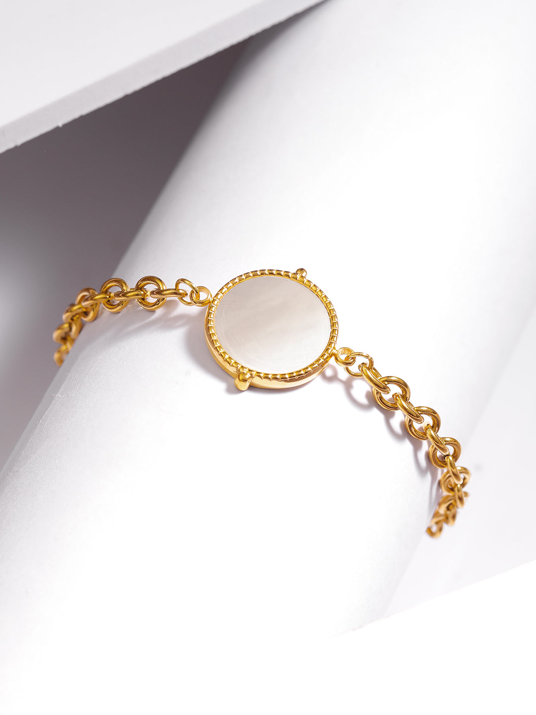 Rubans Voguish 18K Gold Plated Stainless Steel Waterproof Link Chain Bracelet With Shell Studded Charm. Gold