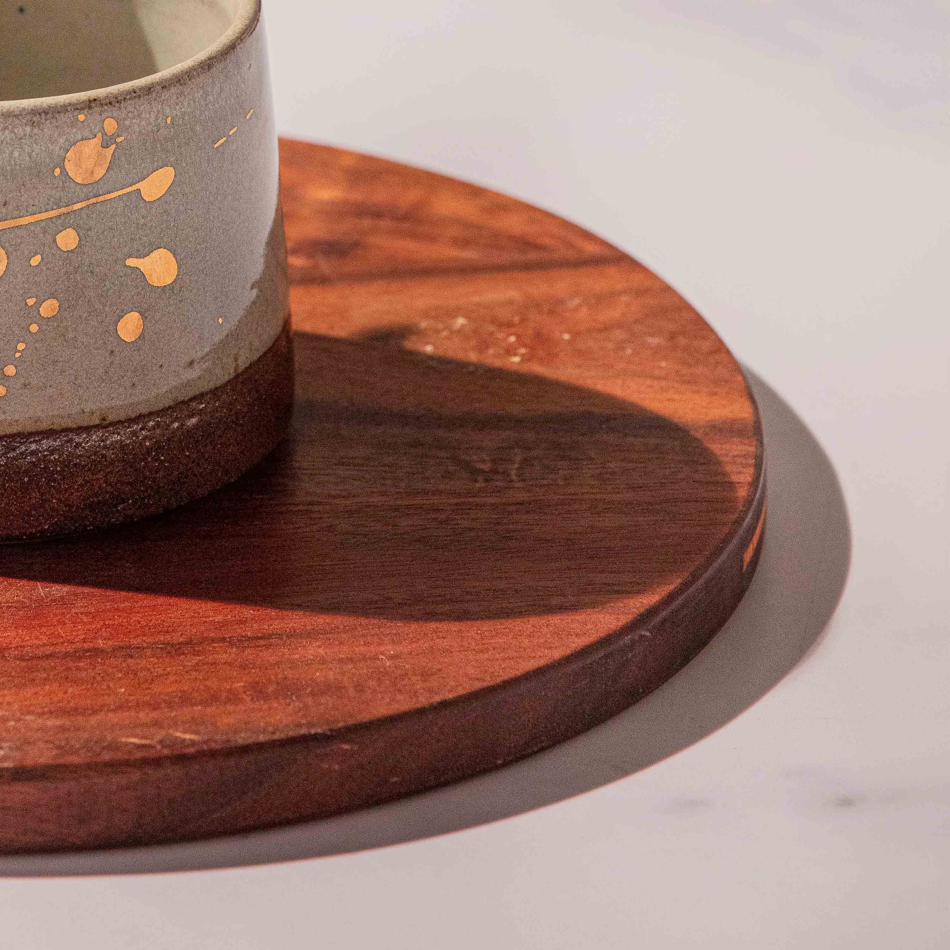 SMALL WOODEN PIZZA BOARD 22.5(長さ) x 22.5(幅) x 1.7(高さ); 直径: 22.5