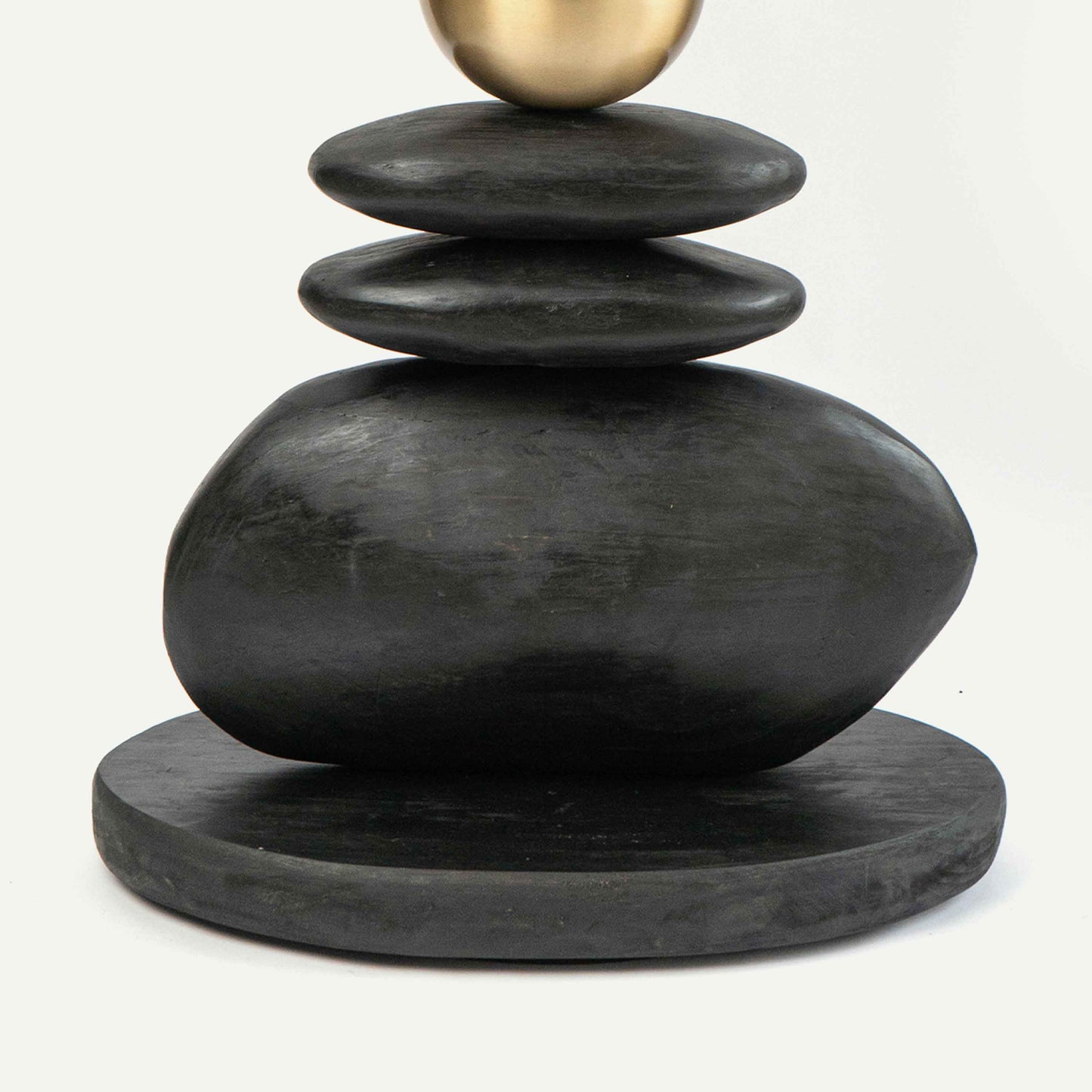 TWINKLE TOTEM 38(L) x 61(B) x 137.2(H)