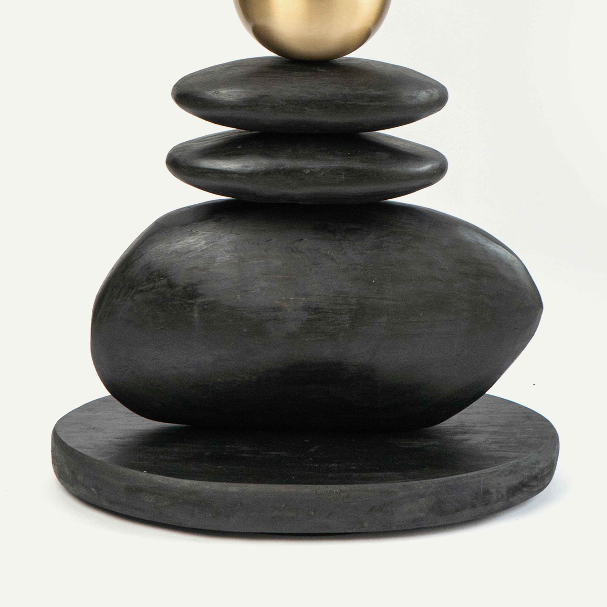 TWINKLE TOTEM 38(L) x 61(B) x 137.2(H)
