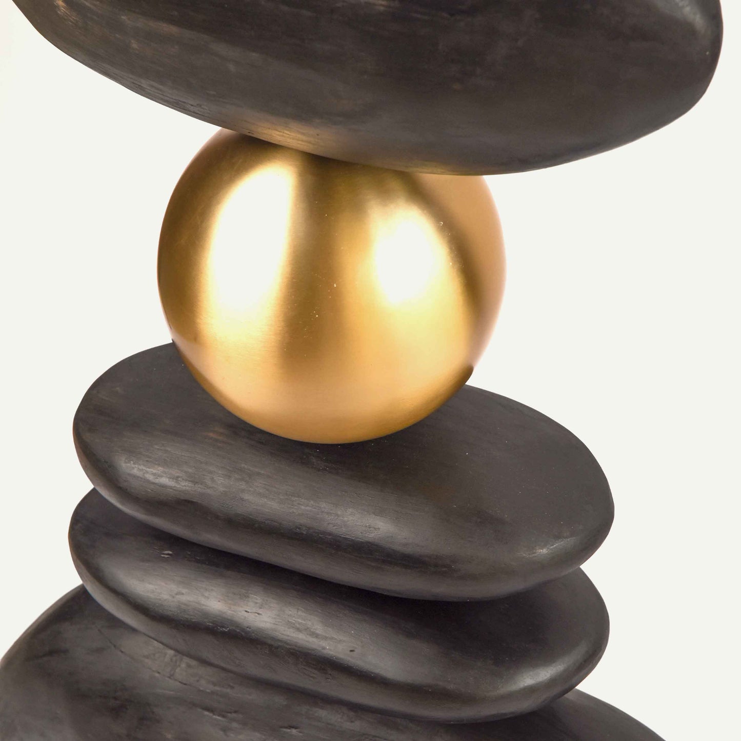 TWINKLE TOTEM 38(L) x 61(B) x 137.2(H)