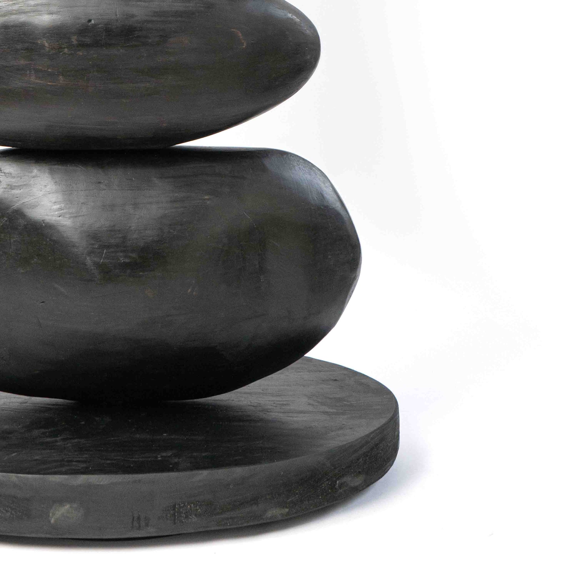 REGAL TOTEM 38(L) x 61(B) x 102(H)