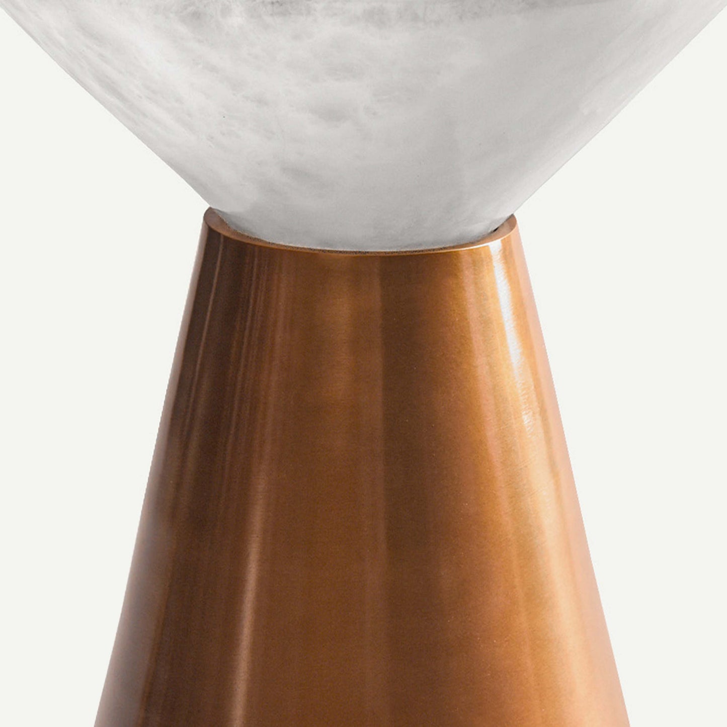 EXTENDED MEDIUM VASE 長さ: 20.3、幅: 20.3、高さ: 25.5