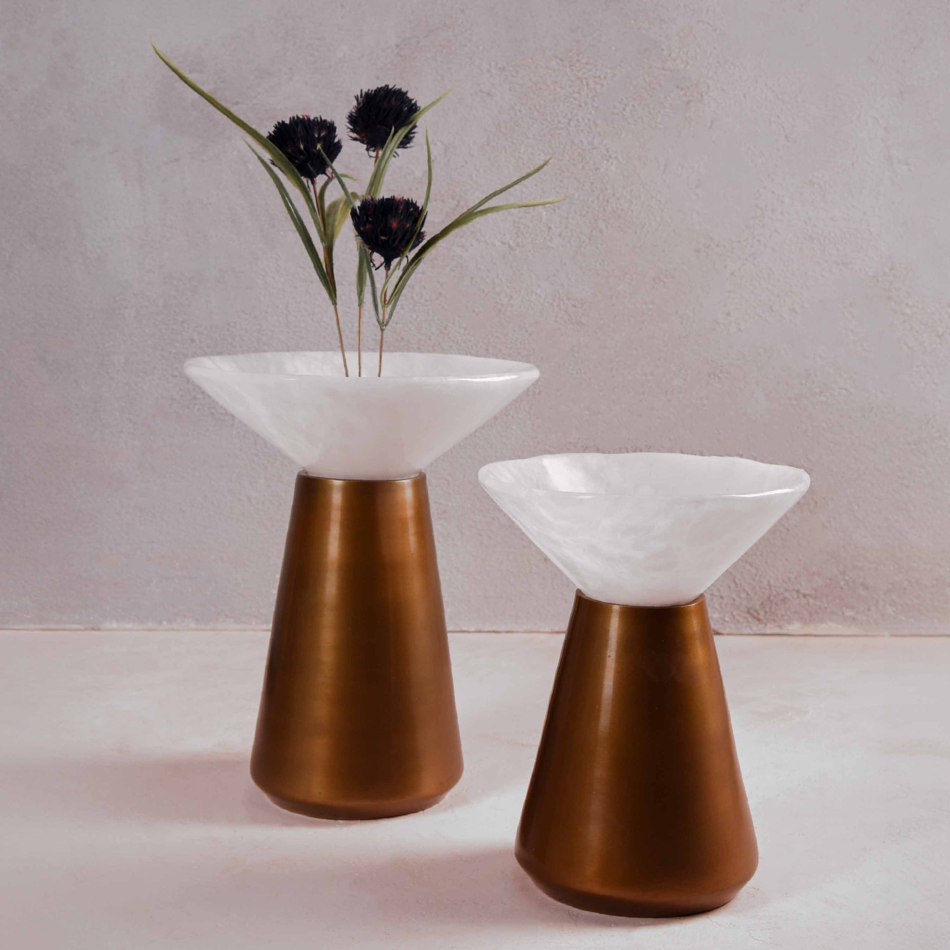 EXTENDED MEDIUM VASE 長さ: 20.3、幅: 20.3、高さ: 25.5