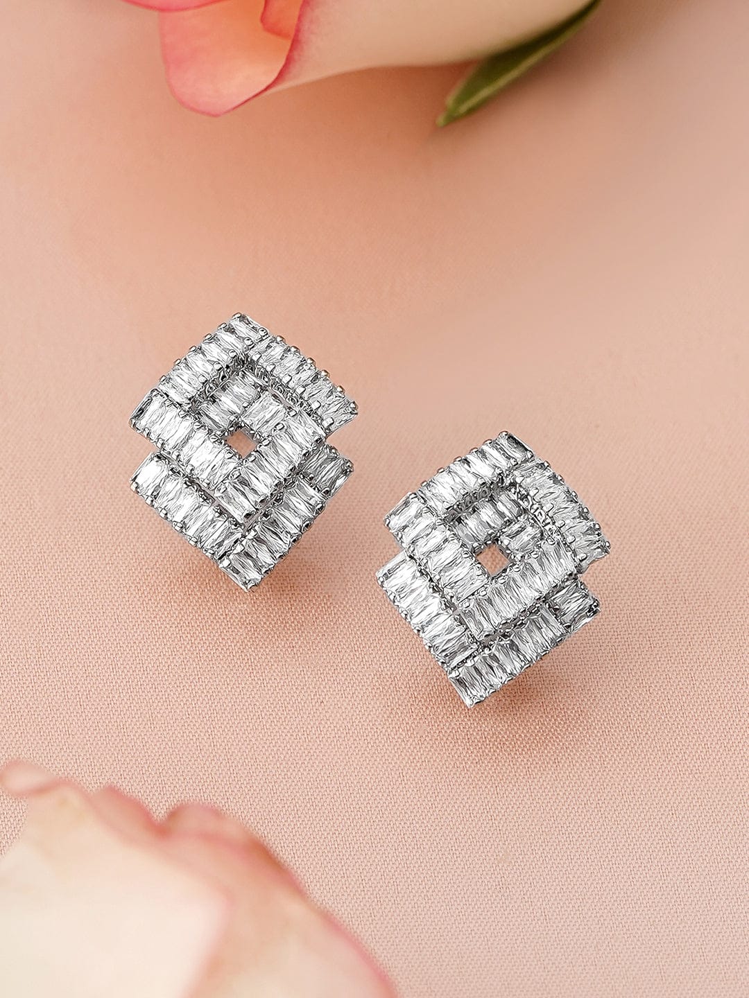 Baguette Glow Square Studs フリーサイズ