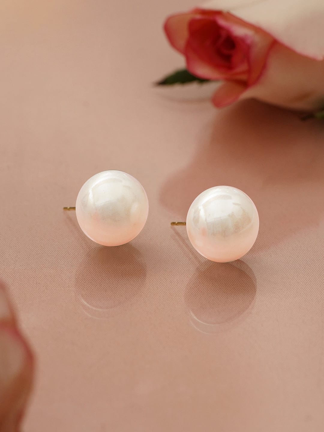 Classic Radiance White Pearl Studs フリーサイズ