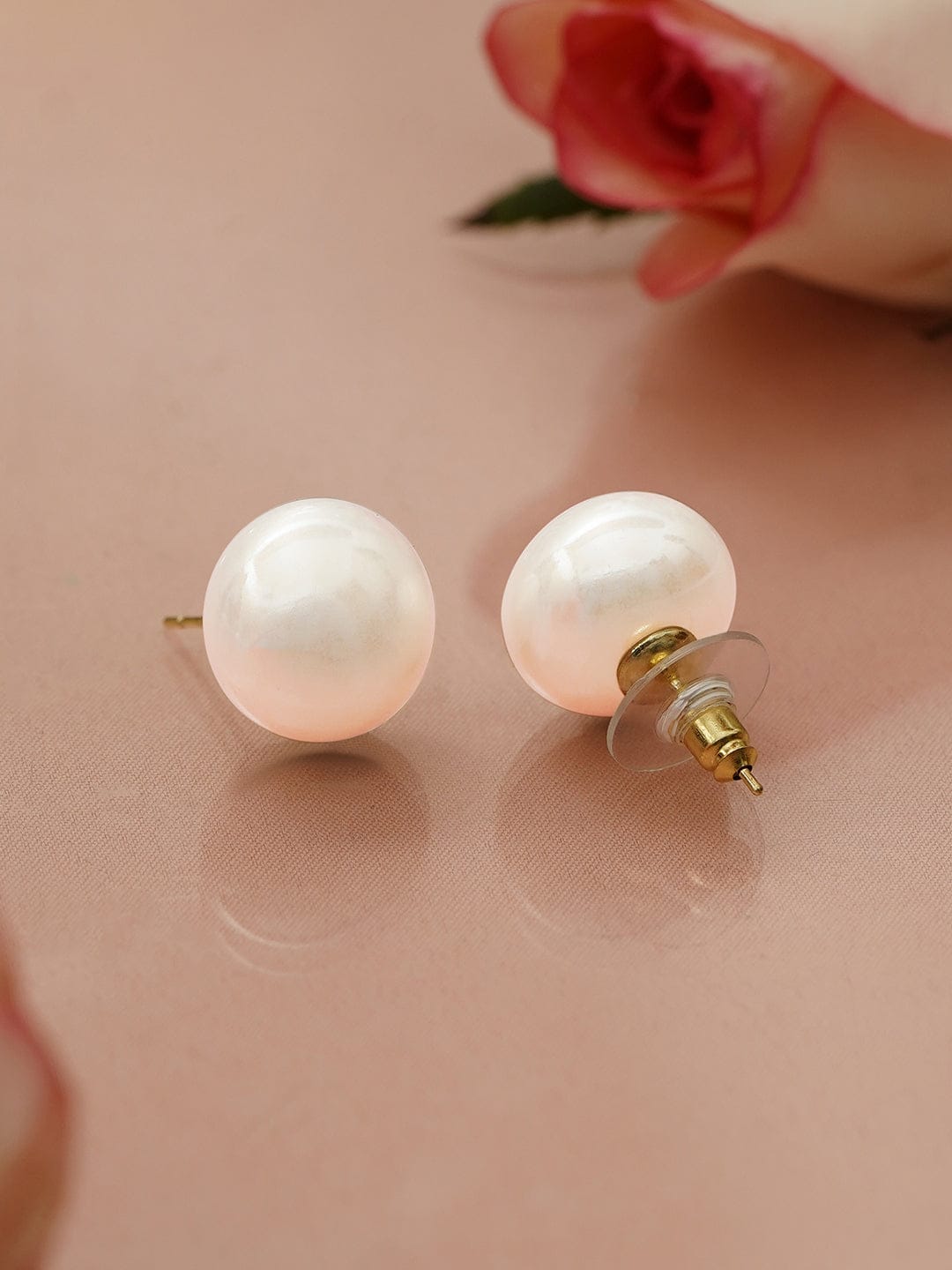 Classic Radiance White Pearl Studs フリーサイズ