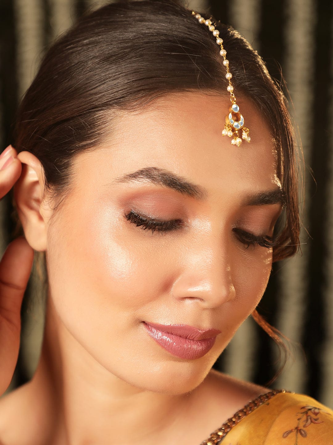 Forehead Star in Kundan Maangtikka Gold