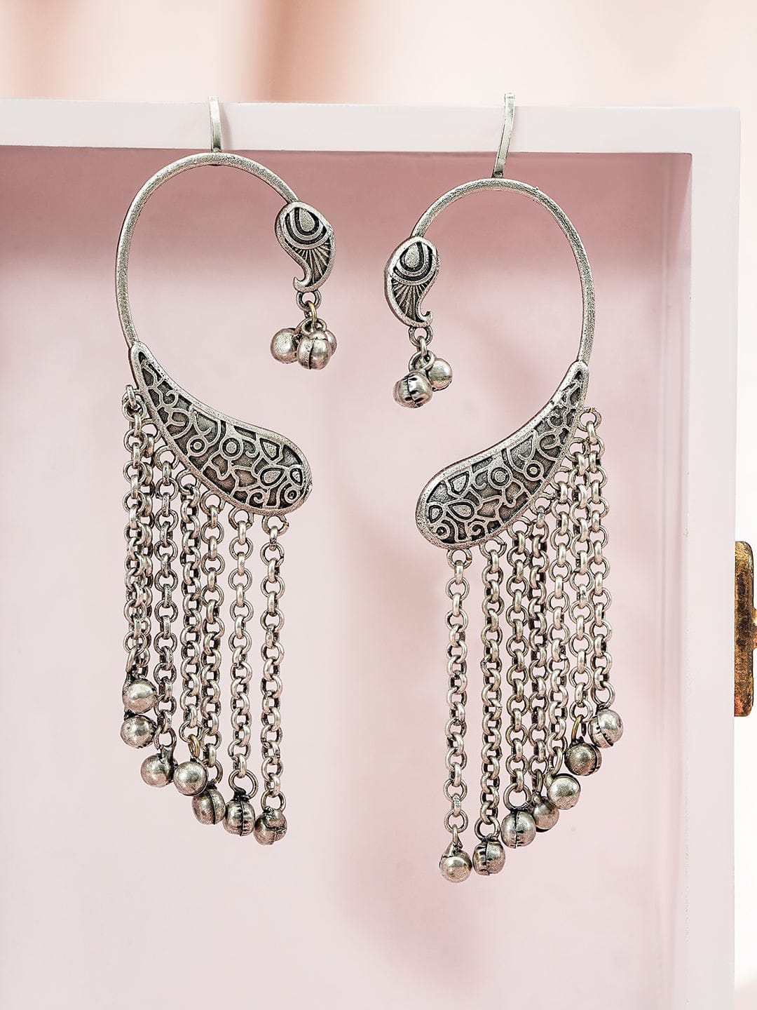 Designer Edge Paisley Earcuff with Ghungroo Chain フリーサイズ