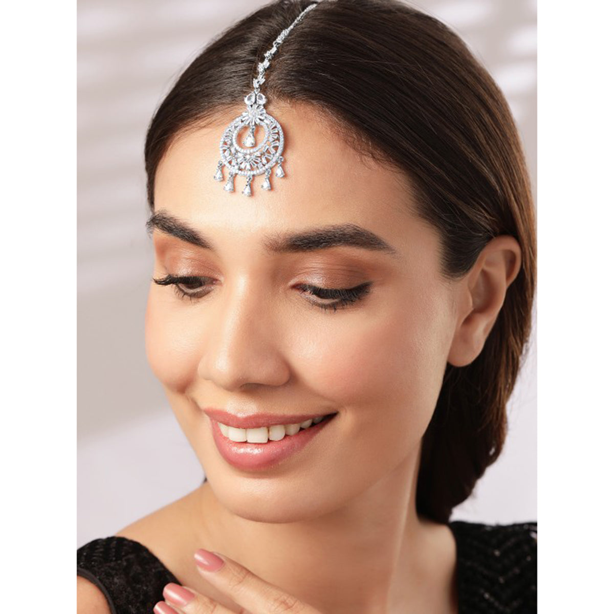 【Rubans】 Silver Plated Handcrafted Crystal & AD Stone Studded Maangtika｜シルバーメッキ ハンドクラフト クリスタル AD マーンティッカ（額飾り）