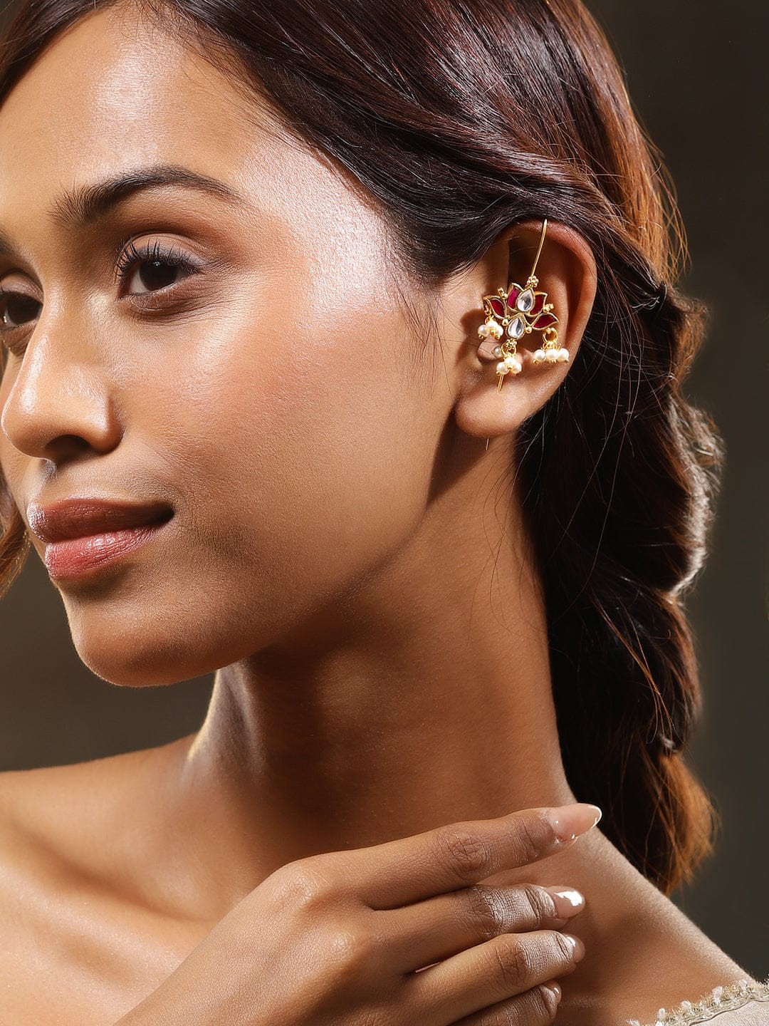 Festive Glow Lotus Motif Ear Cuff フリーサイズ