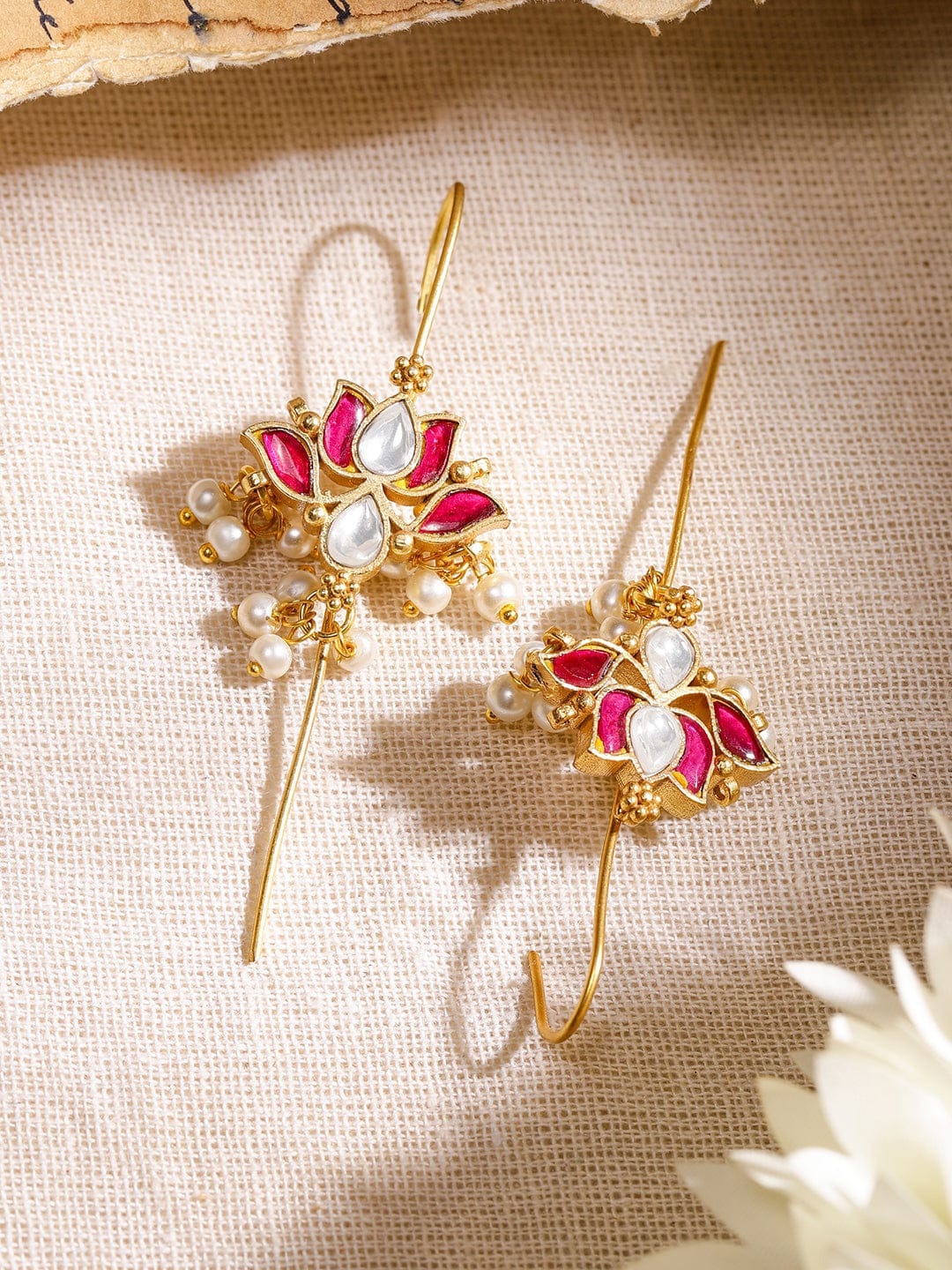 Festive Glow Lotus Motif Ear Cuff フリーサイズ
