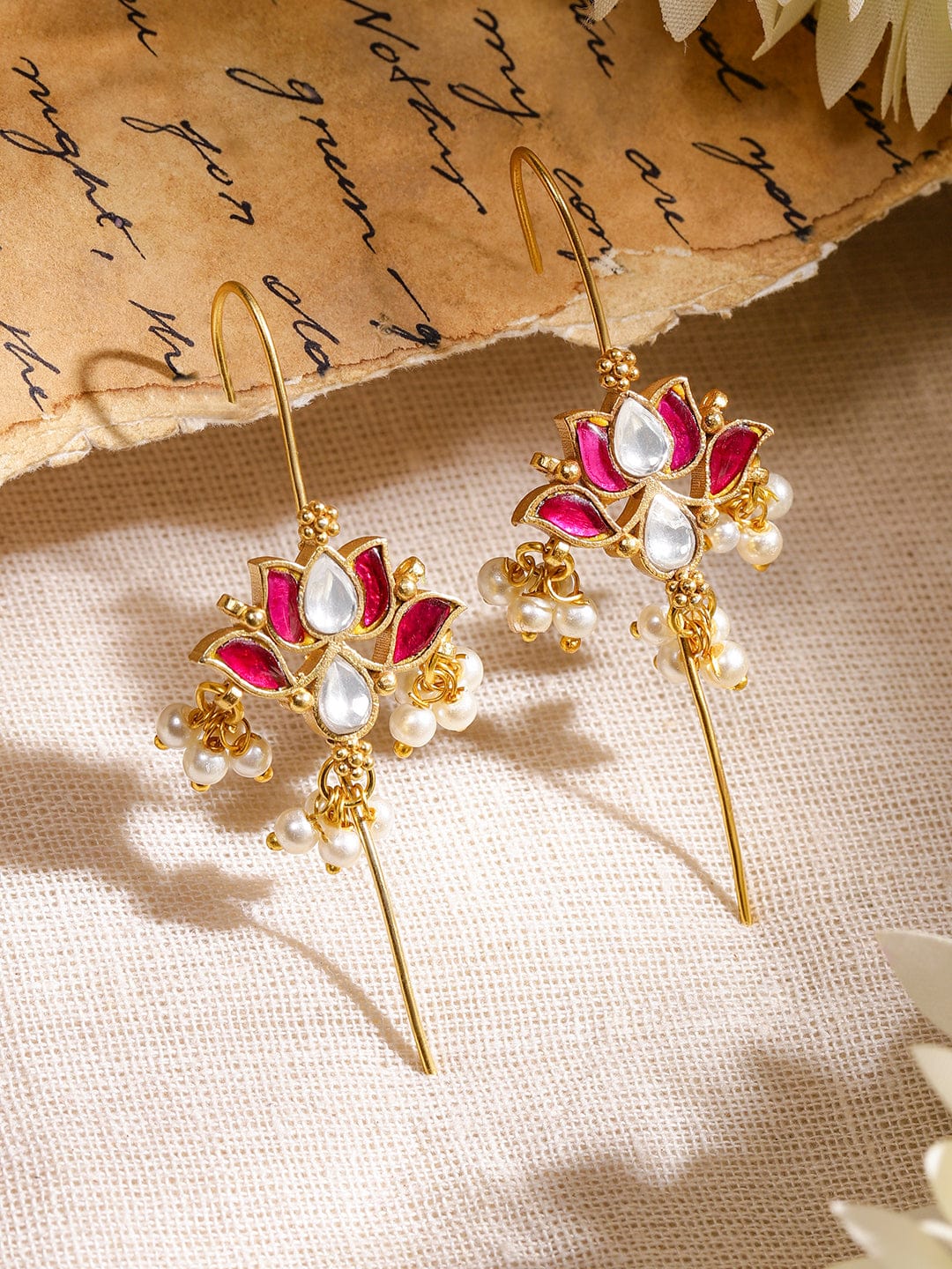 Festive Glow Lotus Motif Ear Cuff フリーサイズ