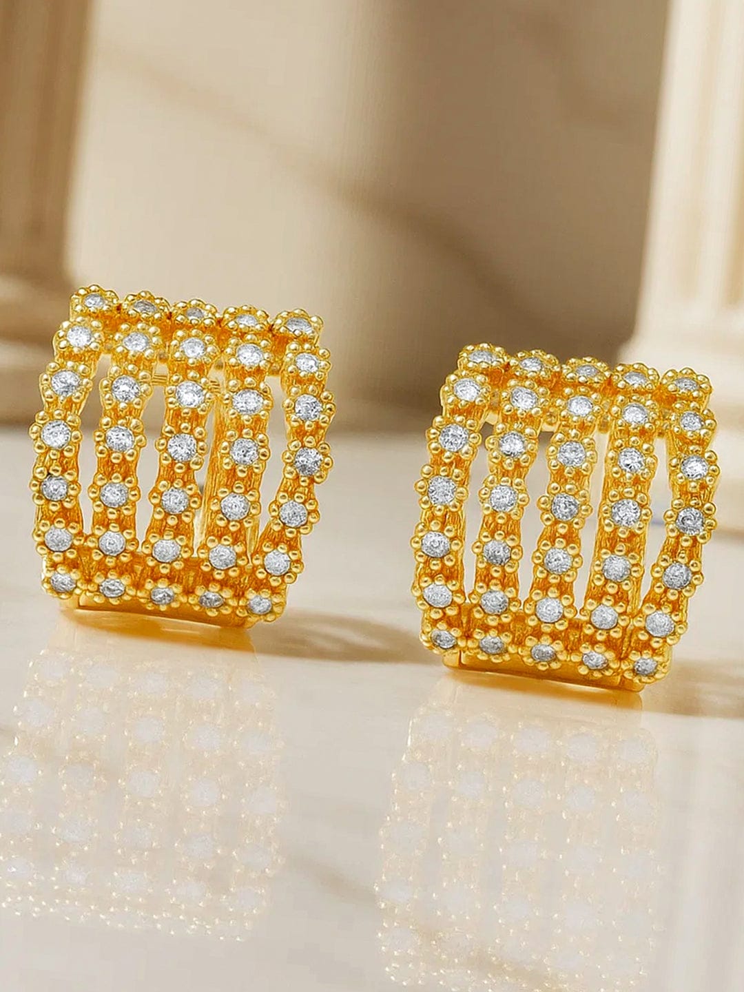 【Rubans】 American Diamond Zirconia Gold Huggie Earrings｜アメリカンダイヤモンド ジルコニア ゴールド ワイド ハギー フープイヤリング