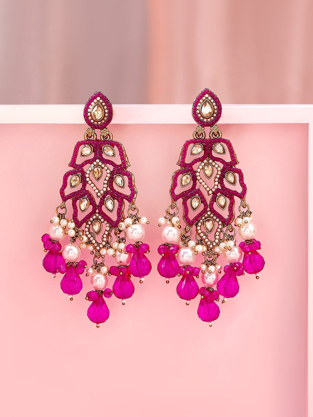 Lustrous Dark Pink Danglers フリーサイズ
