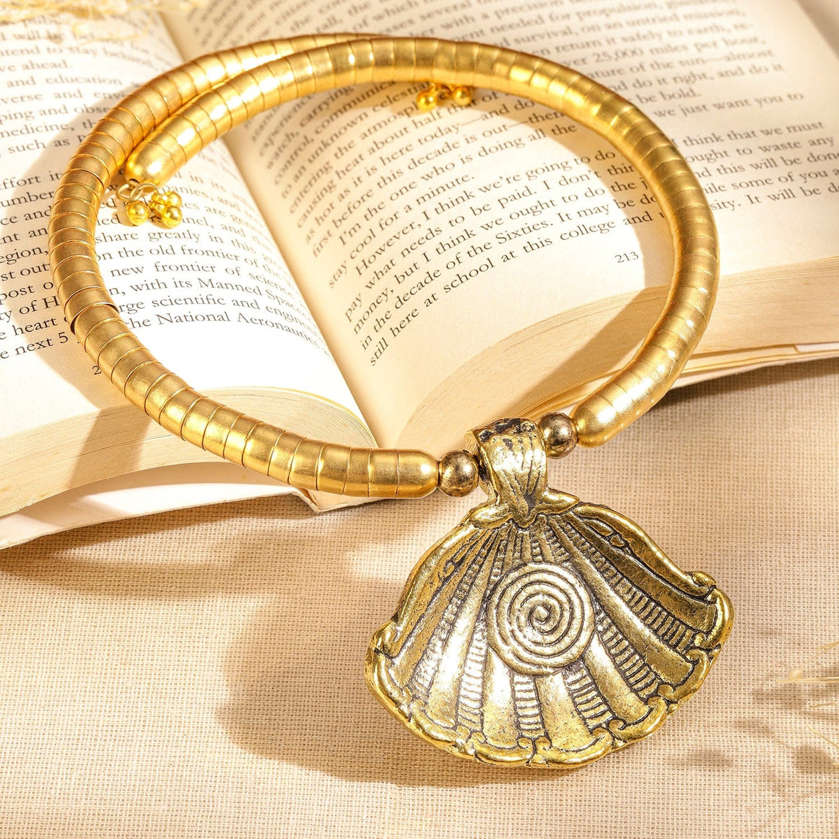 Ocean s Shell Flaunting Statement Necklace フリーサイズ