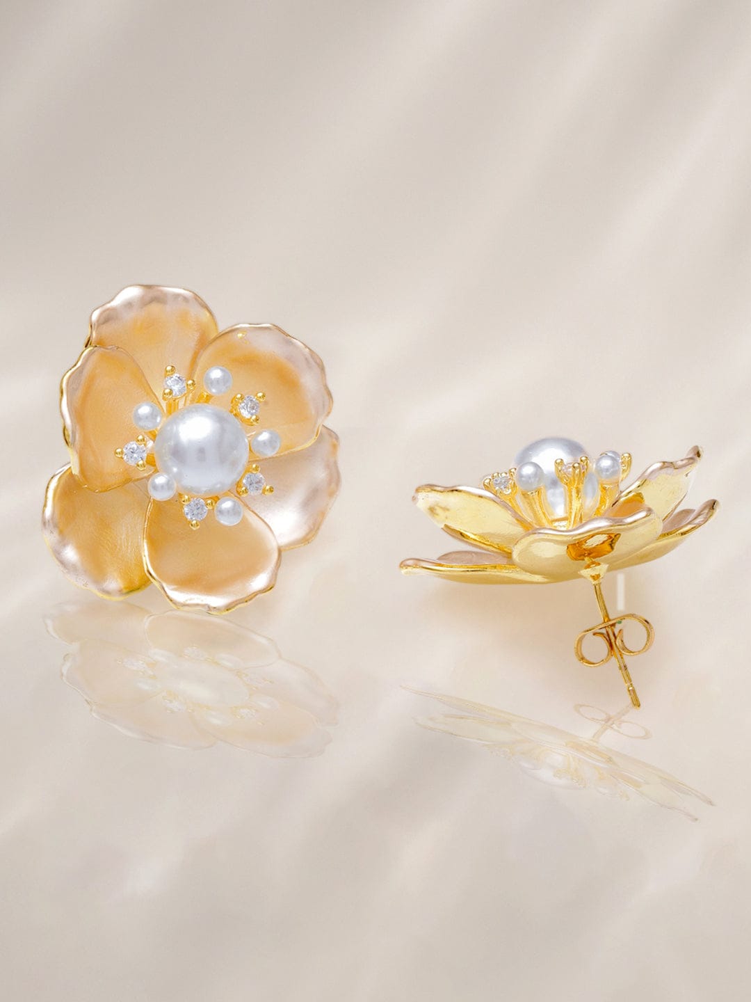 Pearl Blossom Stud Earrings フリーサイズ