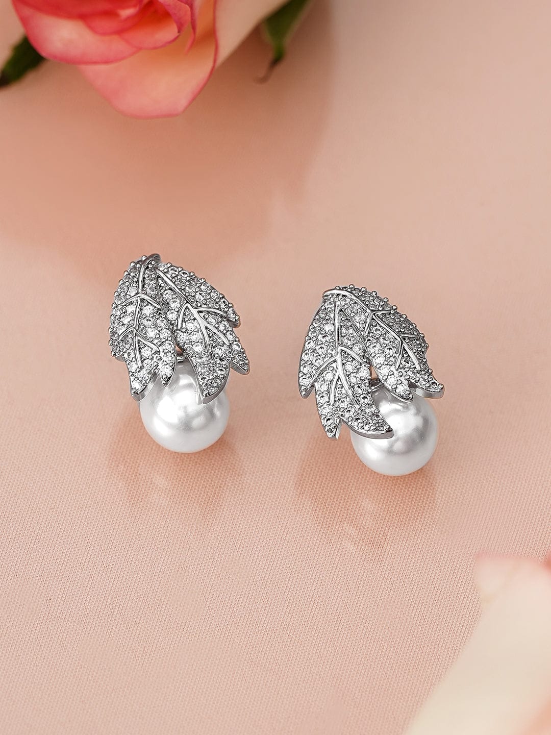 Radiant Leafy Pearl Drop Earrings フリーサイズ