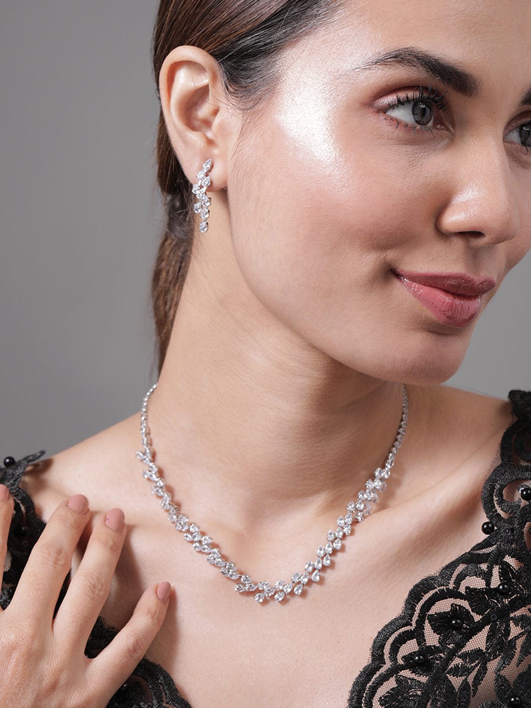 White Floral Motif Necklace Set Silver
