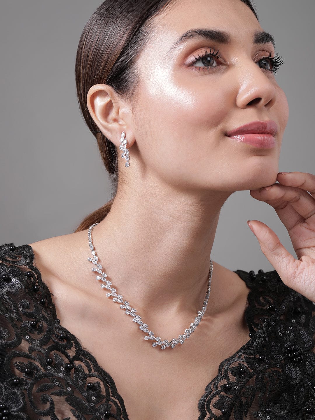 White Floral Motif Necklace Set Silver