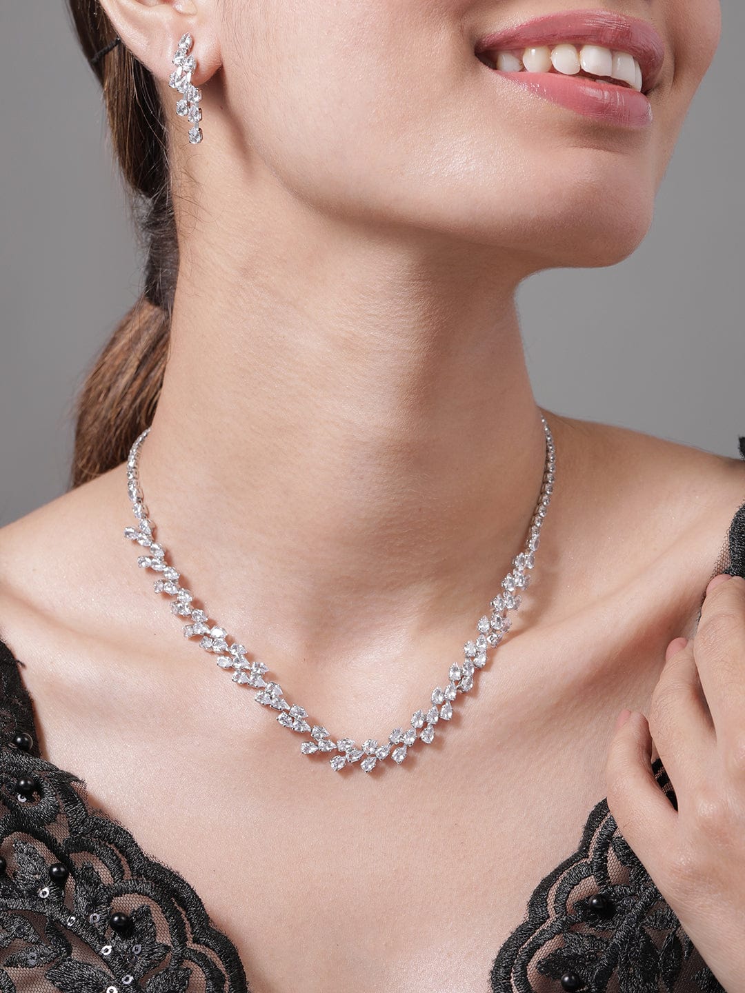 White Floral Motif Necklace Set Silver