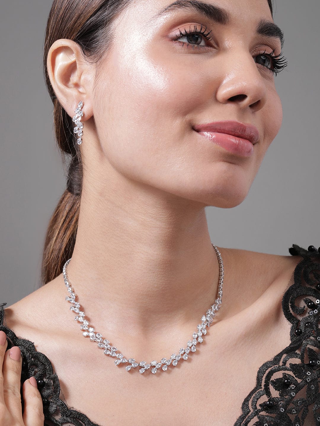 White Floral Motif Necklace Set Silver
