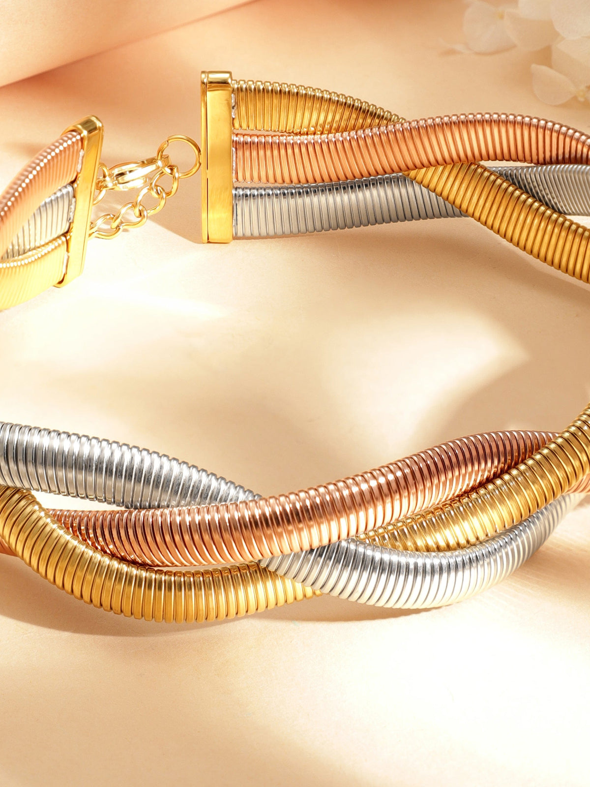 【Rubans】 Voguish Rhodium Plated Dual Tone 3 Layered Twisted Choker｜ヴォーギッシュ ロジウムメッキ デュアルトーン 3連ツイスト チョーカー