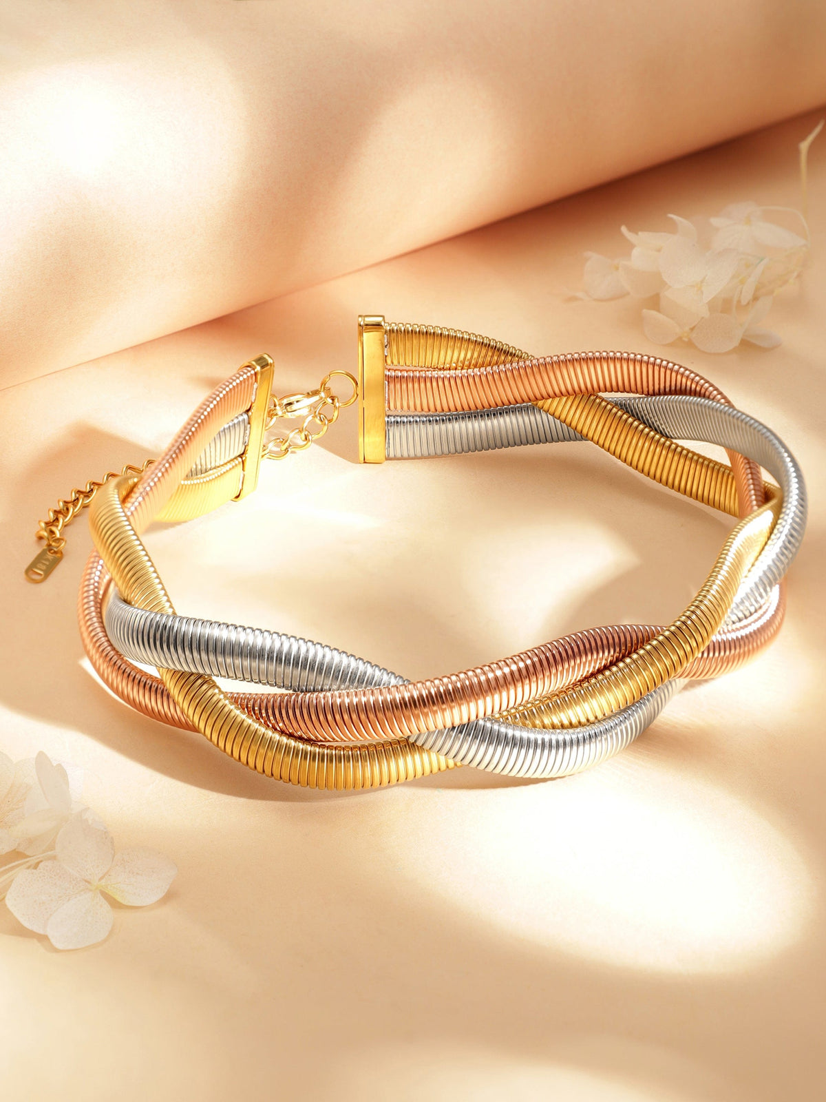 【Rubans】 Voguish Rhodium Plated Dual Tone 3 Layered Twisted Choker｜ヴォーギッシュ ロジウムメッキ デュアルトーン 3連ツイスト チョーカー