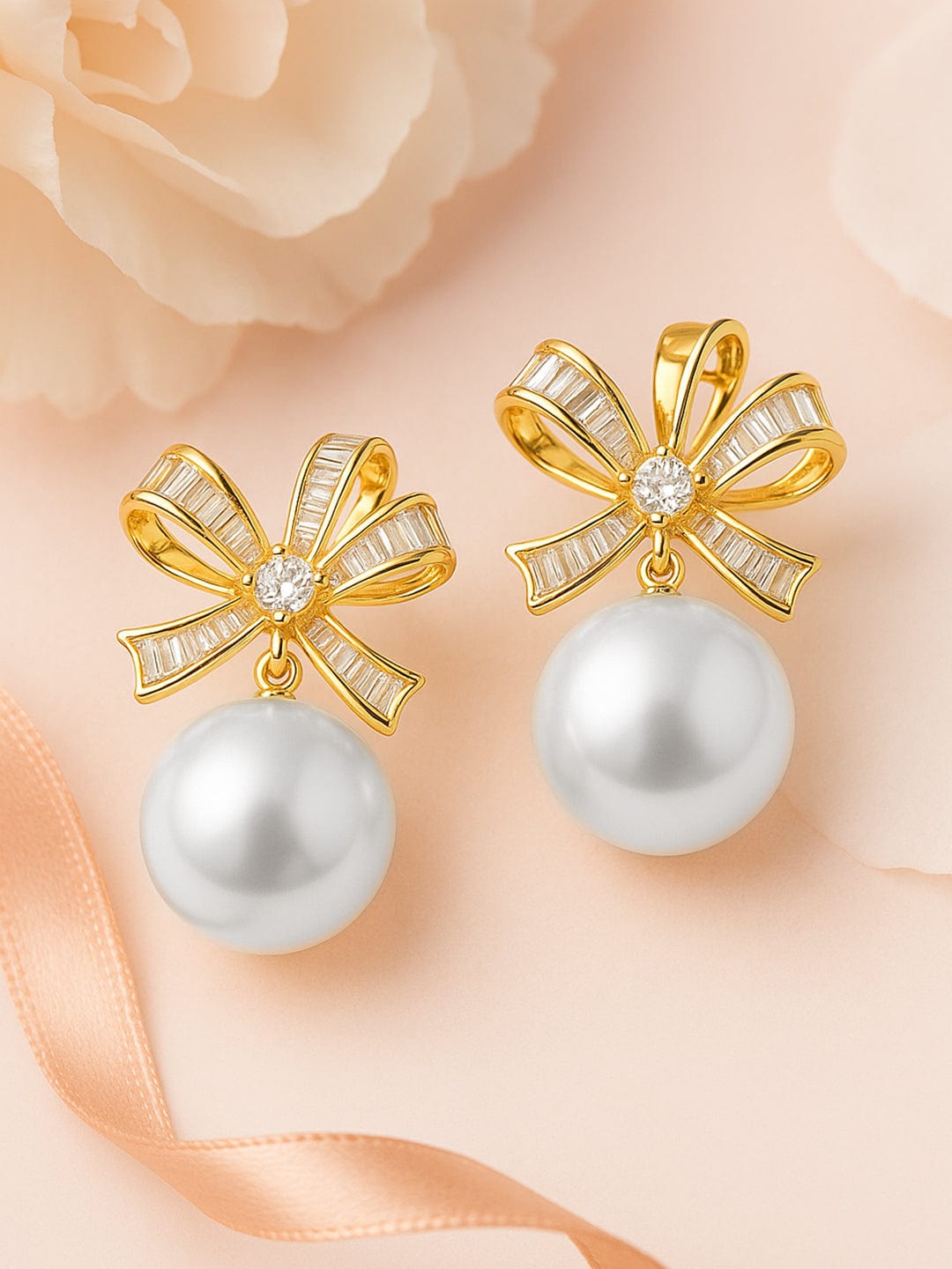 Soft Petal Pearl Studs Gold