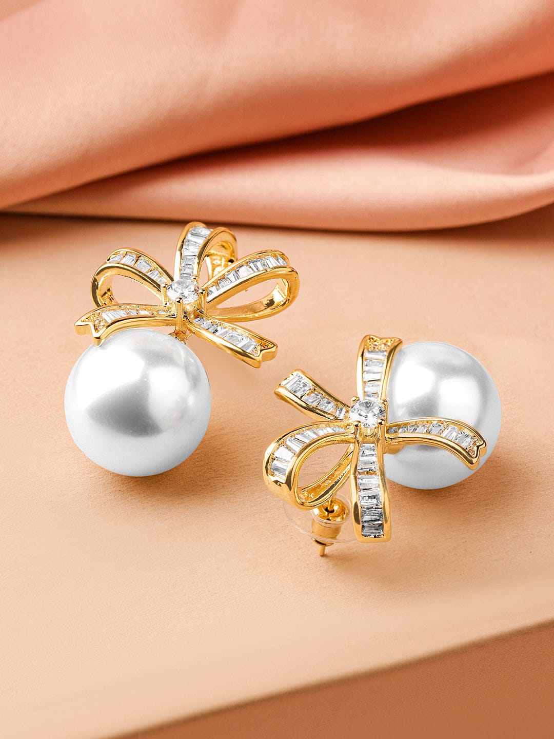 Soft Petal Pearl Studs Gold
