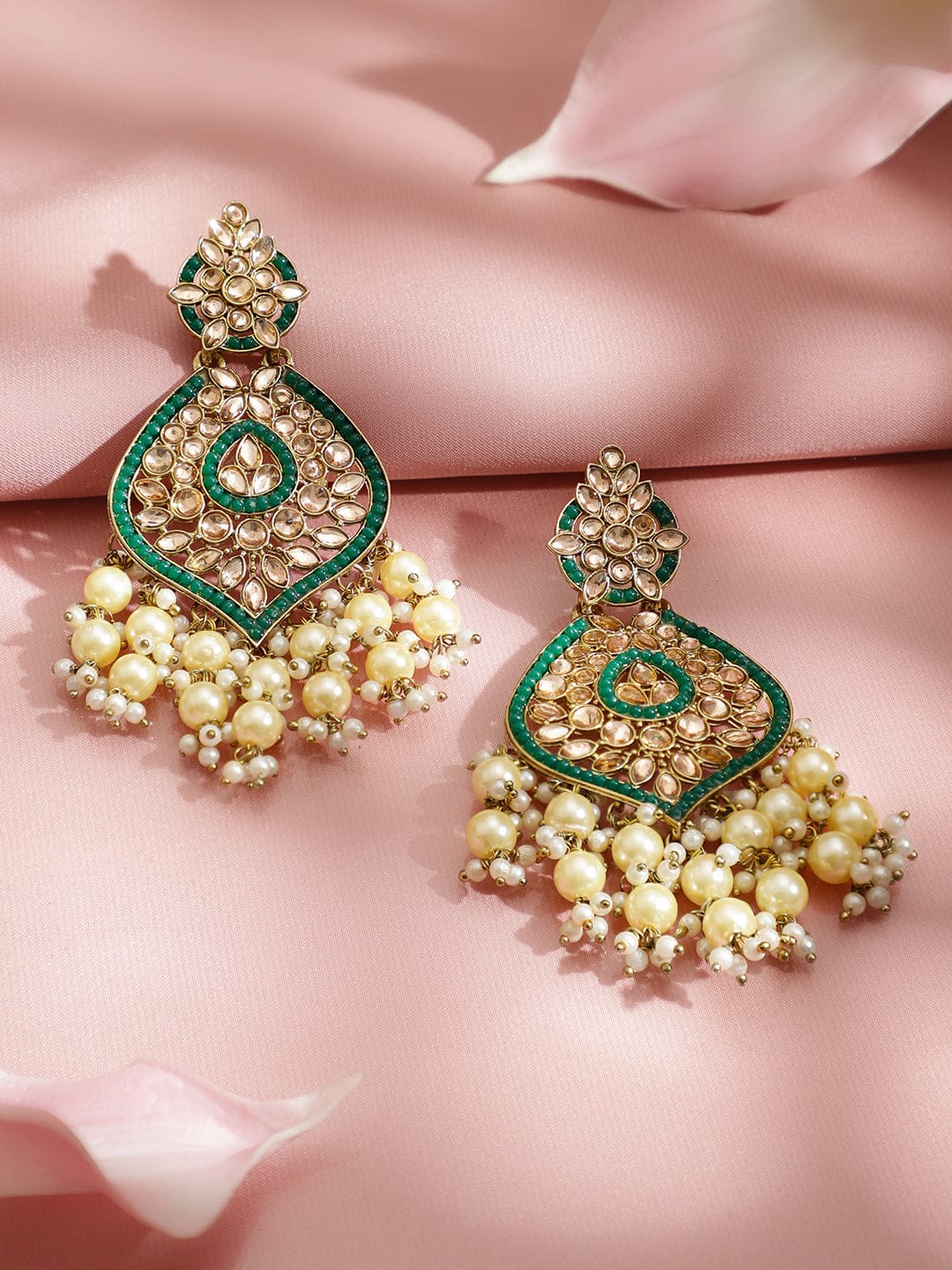 Festive Shine Pearls & Green Kundan Danglers フリーサイズ