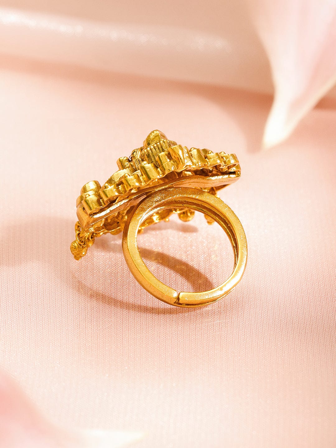 Laxmi Motif Gold Beaded Ring フリーサイズ