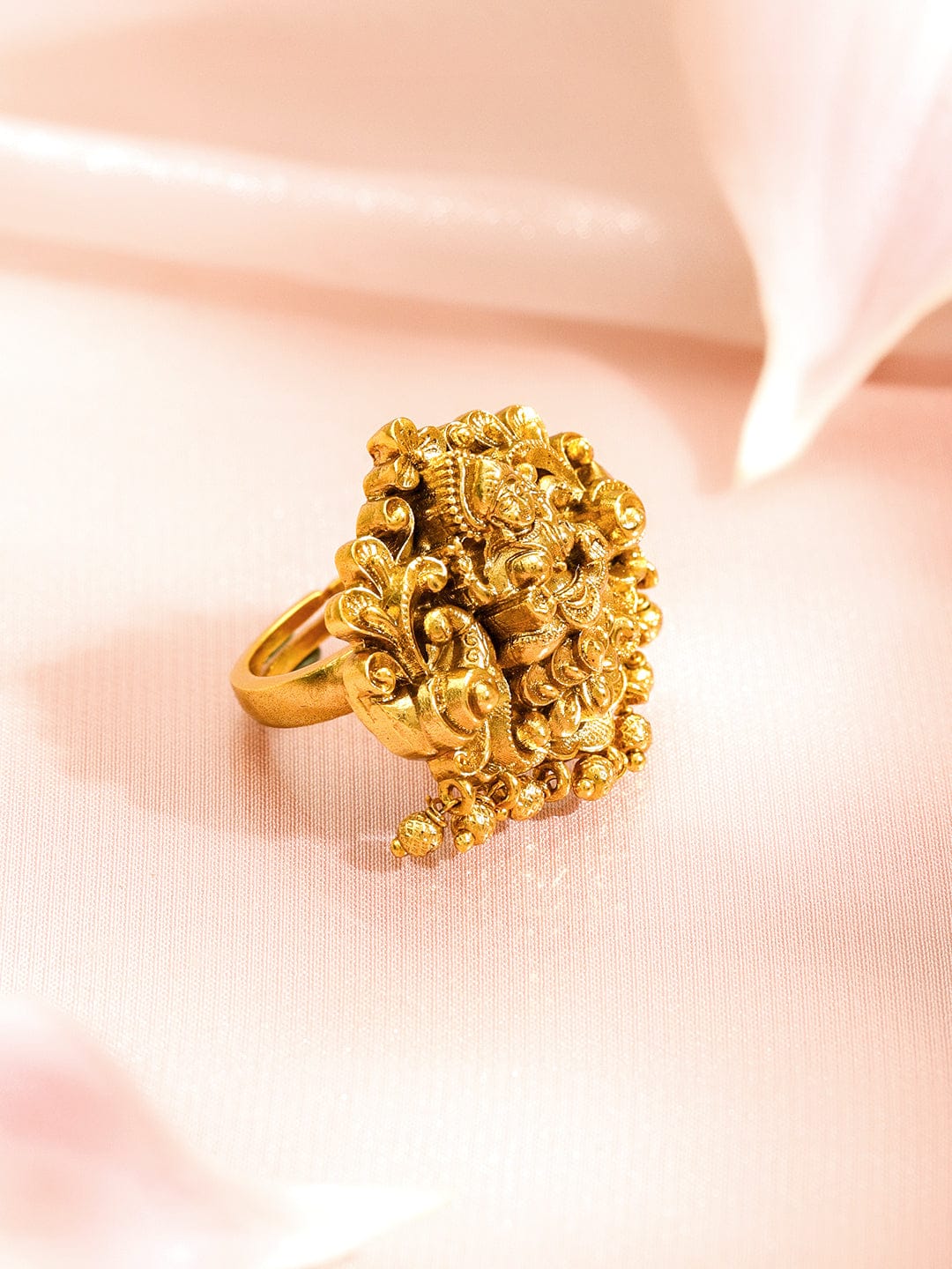 Laxmi Motif Gold Beaded Ring フリーサイズ