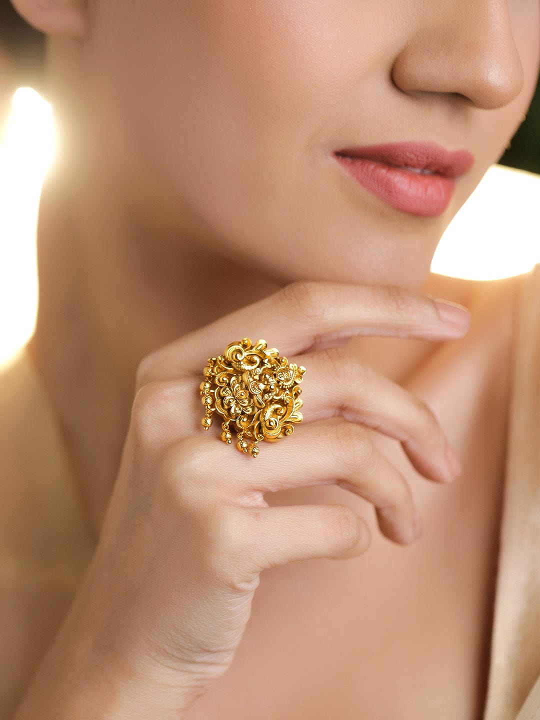 Laxmi Motif Gold Beaded Ring フリーサイズ