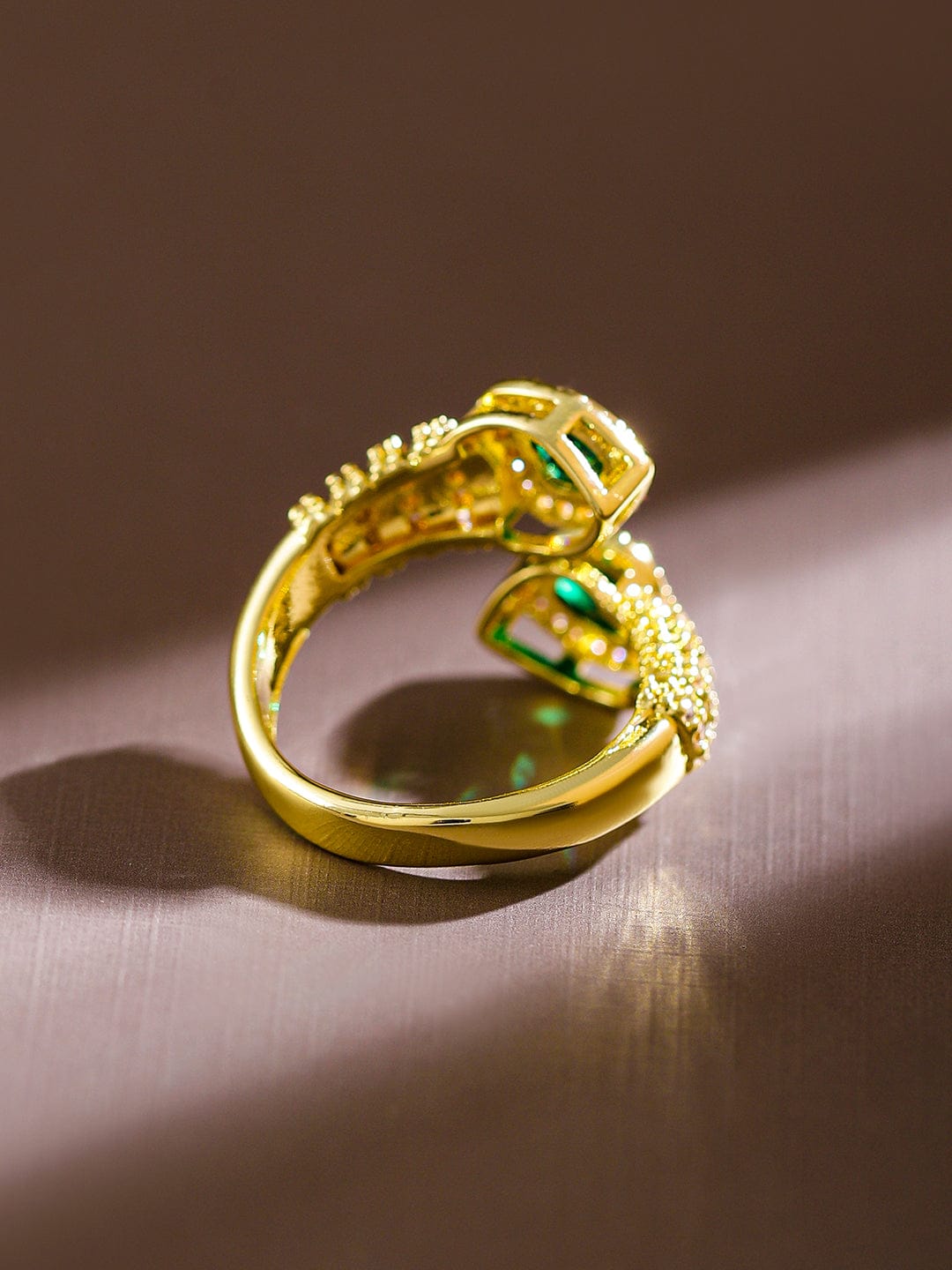 【Rubans】 18K Gold-Plated Emerald & CubicZirconia Studded Heart Motif Openable Ring｜18K ゴールドメッキ エメラルド＆キュービックジルコニア ハートモチーフ オープナブルリング｜フリーサイズ