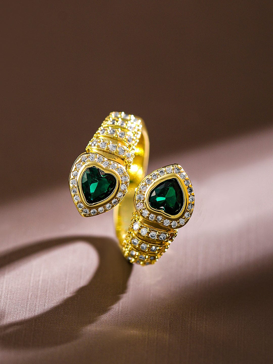 【Rubans】 18K Gold-Plated Emerald & CubicZirconia Studded Heart Motif Openable Ring｜18K ゴールドメッキ エメラルド＆キュービックジルコニア ハートモチーフ オープナブルリング｜フリーサイズ