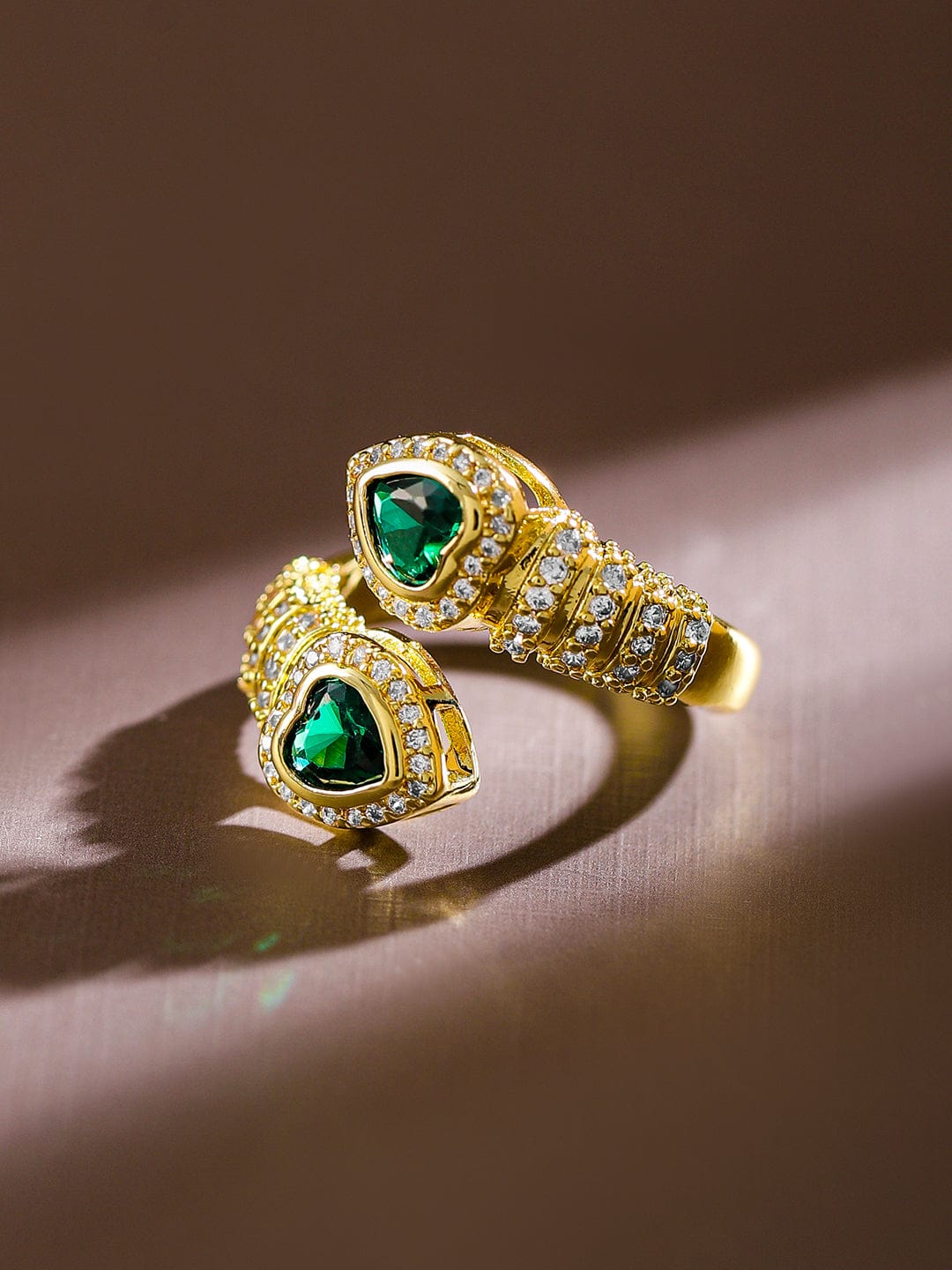 【Rubans】 18K Gold-Plated Emerald & CubicZirconia Studded Heart Motif Openable Ring｜18K ゴールドメッキ エメラルド＆キュービックジルコニア ハートモチーフ オープナブルリング｜フリーサイズ