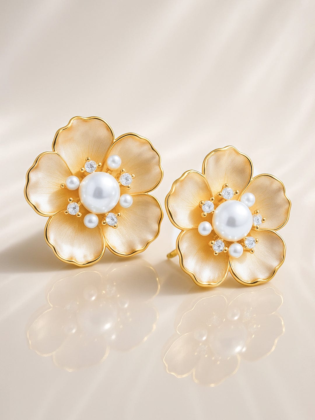 Pearl Blossom Stud Earrings フリーサイズ
