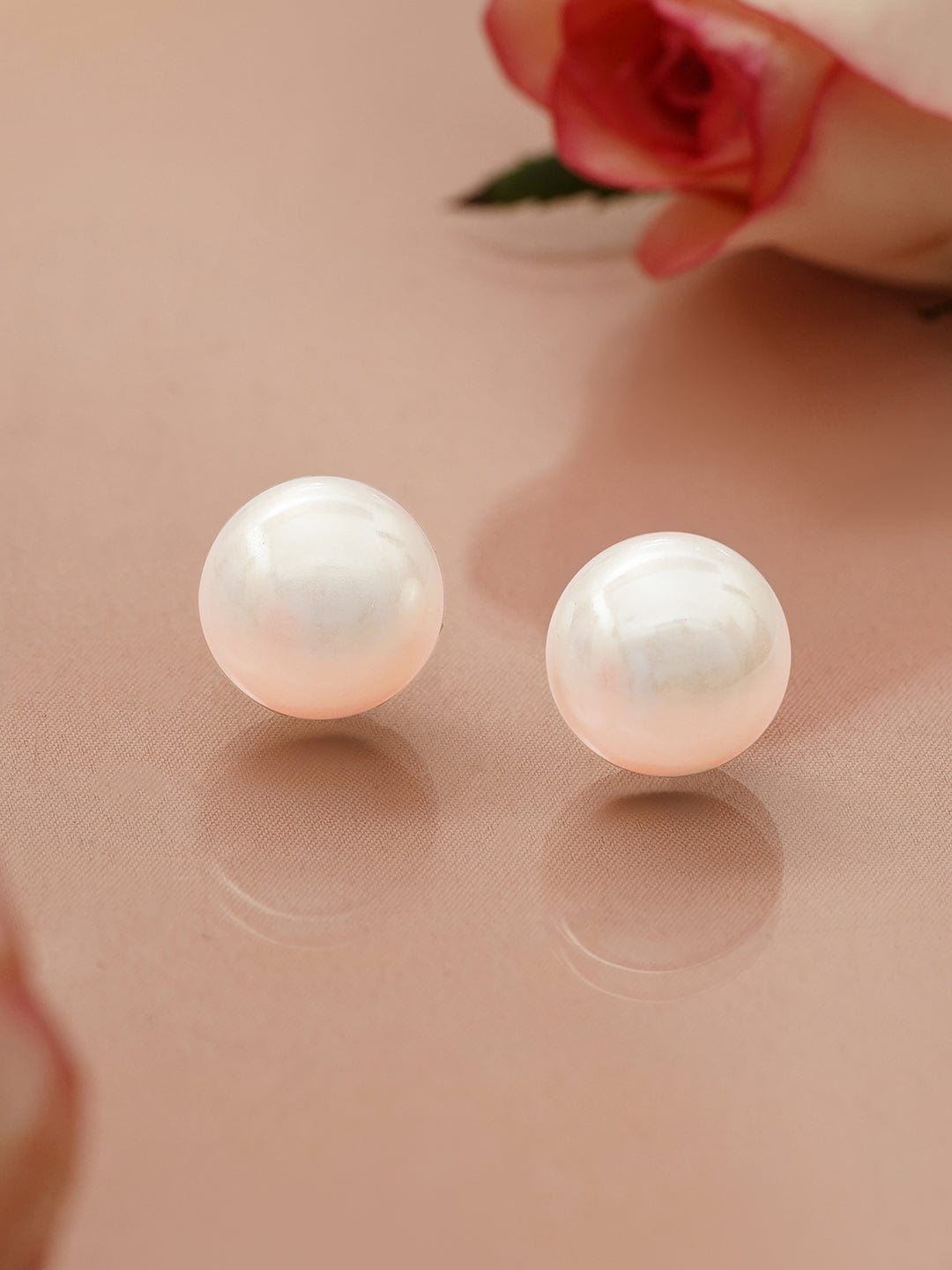 Classic Radiance White Pearl Studs フリーサイズ