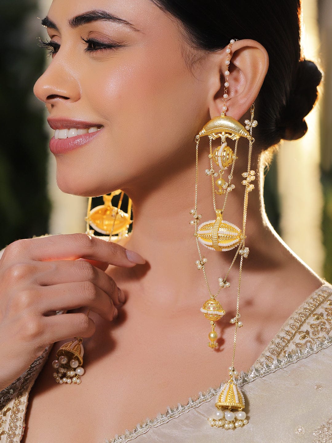 Gold Toned Multi-Layered Pearl Dangler Earrings フリーサイズ