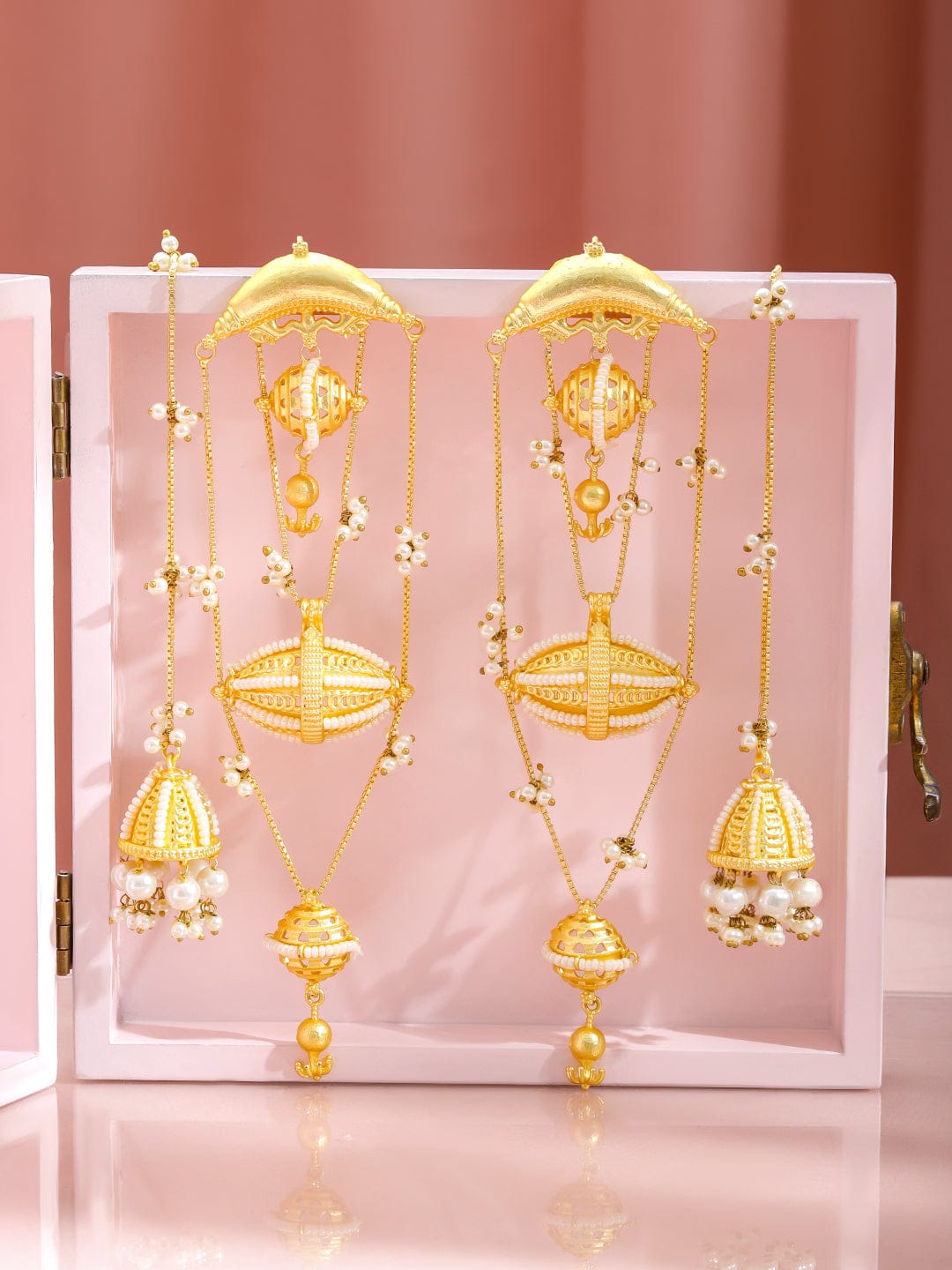 Gold Toned Multi-Layered Pearl Dangler Earrings フリーサイズ