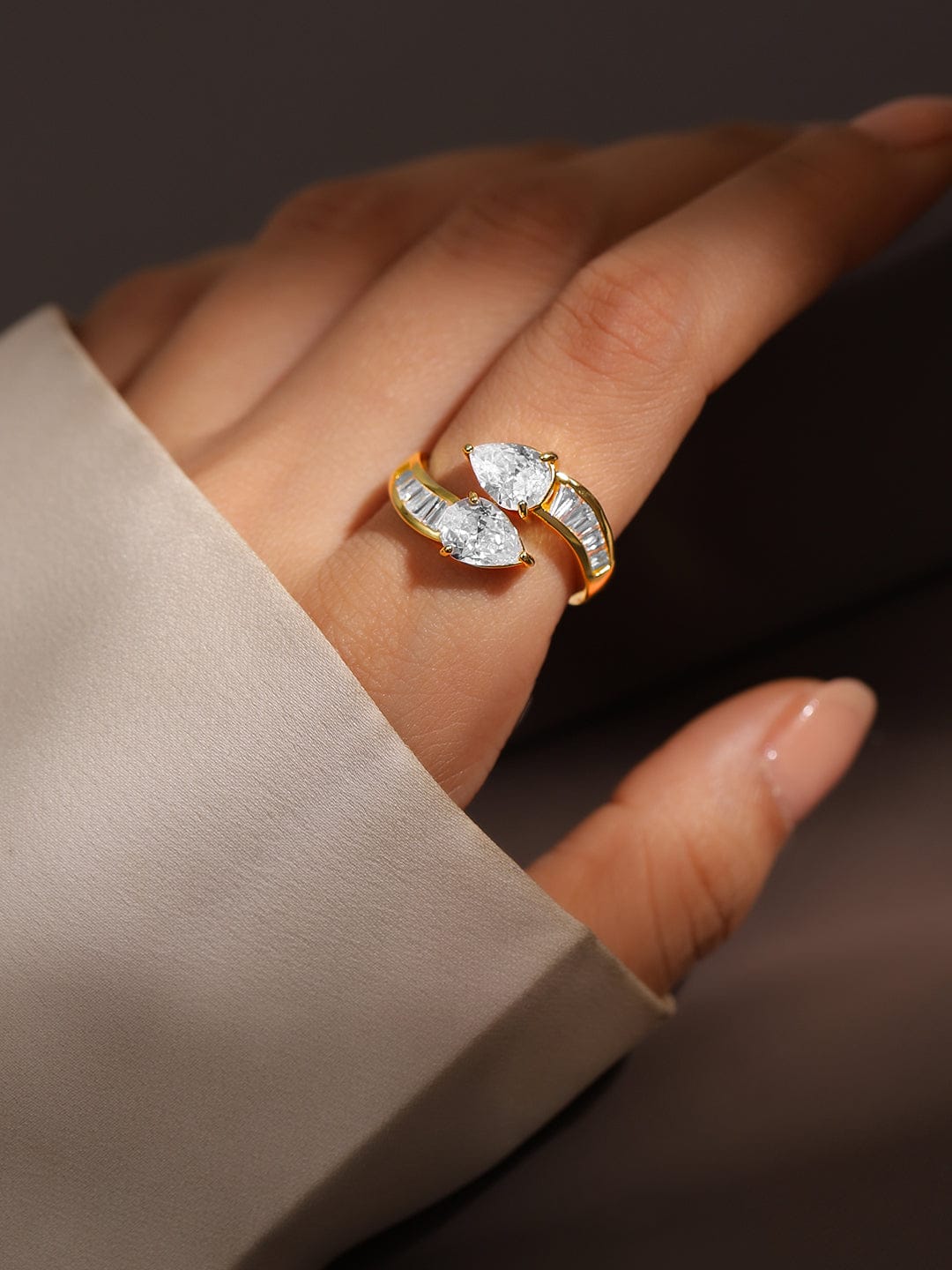 【Rubans】 18K Gold-Plated Pear-Cut Cubic Zirconia Studded Openable Adjustable Ring｜18Kゴールドメッキ ペアカット キュービックジルコニア オープン アジャスタブルリング