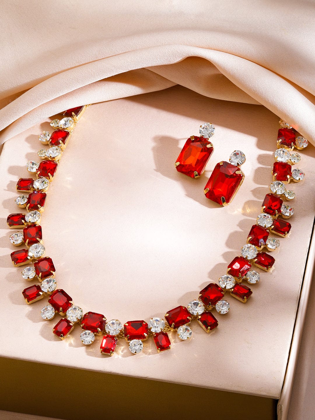 Red & White Crystal Studded Gold Necklace Set フリーサイズ
