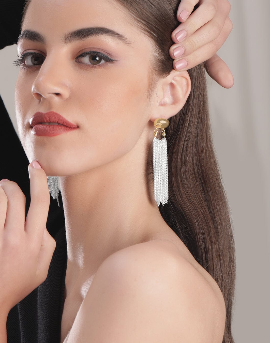 Swaying Tassels Silently Statement Earrings フリーサイズ